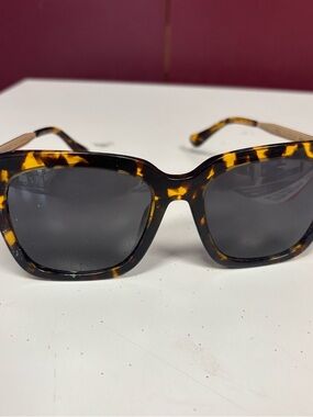 DIFF Bella Polarized Oversized Square Sunglasses